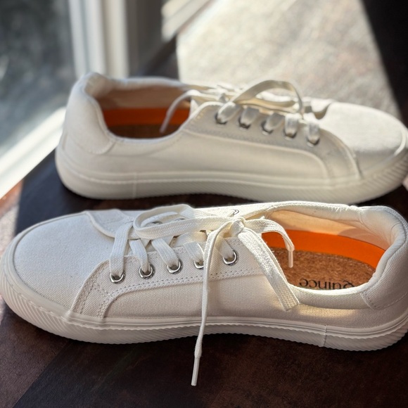 Quince - Eco Cotton Canvas Everyday Sneaker - Picture 11 of 17